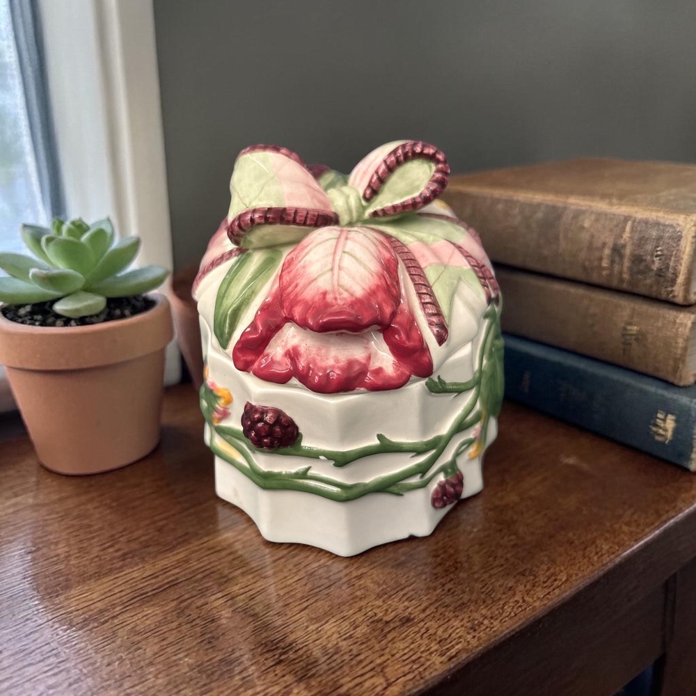 Fitz and Floyd Essentials Blackberry Rabbit Trinket Box Ceramic Floral Tulip 4"